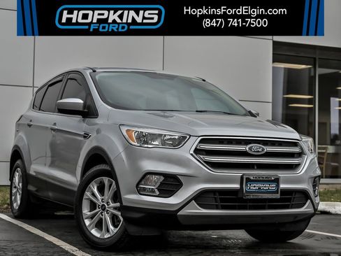 Used 2017 Ford Escape SE w/ SE Cold Weather Package image 1