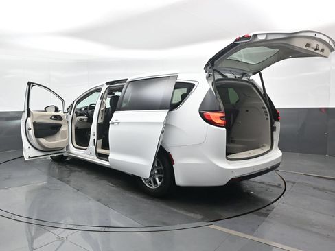 Used 2023 Chrysler Pacifica Touring-L FWD image 48