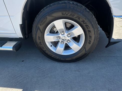Used 2019 RAM 1500 Tradesman w/ Chrome Appearance Group AWD/4WD image 9