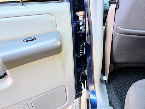 Used 2003 Ford Explorer Sport Trac 2WD image 25