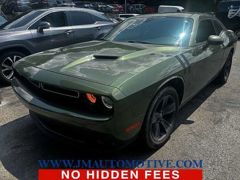 Used 2021 Dodge Challenger SXT RWD image 1
