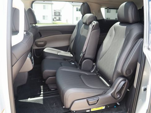 New 2026 Kia Carnival SX image 7