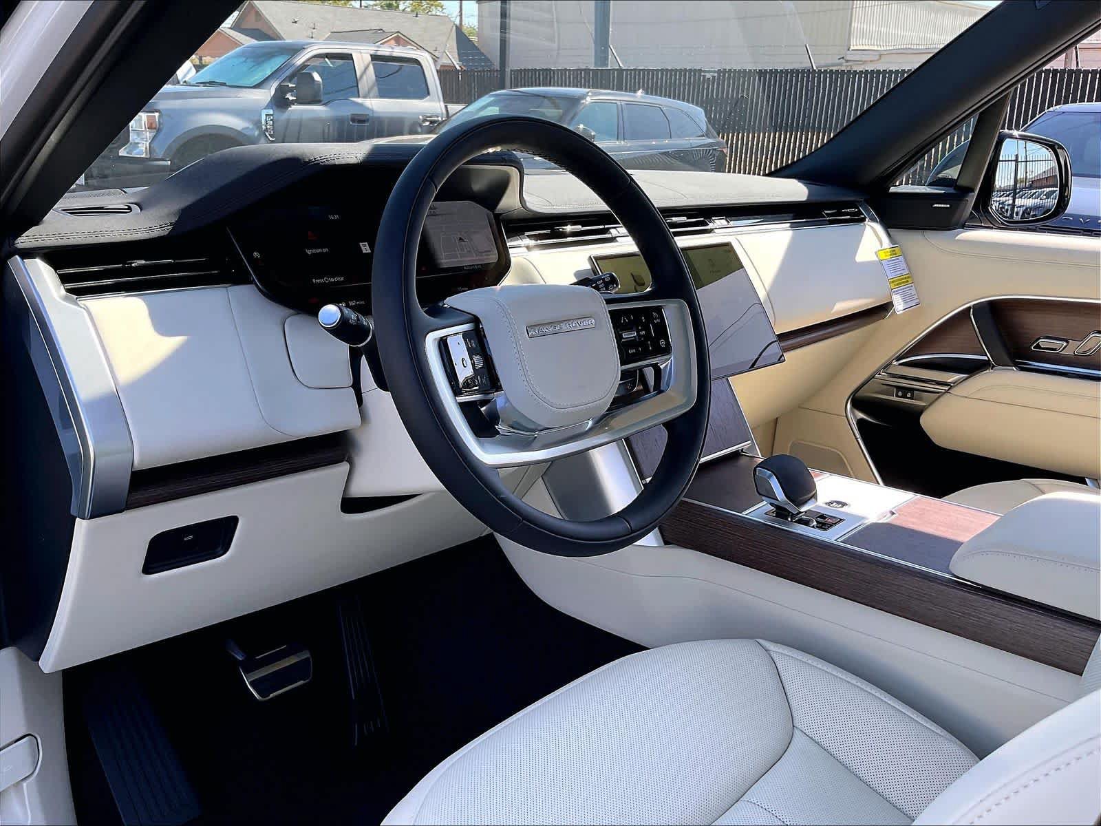 New 2026 Land Rover Range Rover Long Wheelbase SE AWD/4WD image 8