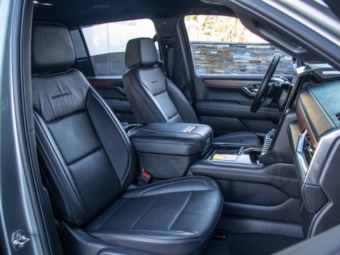 Used 2025 GMC Yukon XL Denali image 18