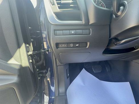 Used 2024 Nissan Rogue SV AWD/4WD image 14