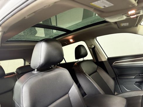 Used 2020 Volkswagen Atlas SE w/ Panoramic Sunroof Package image 12