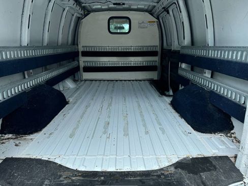 Used 2018 Chevrolet Express 2500 image 17