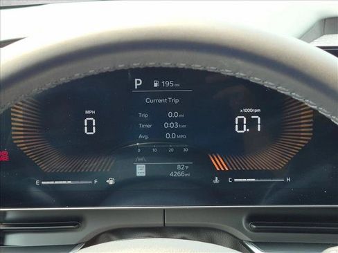 Used 2025 Kia Carnival EX FWD image 11