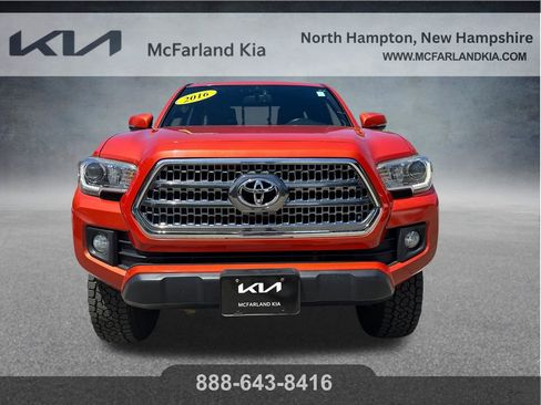 Used 2016 Toyota Tacoma TRD Off-Road w/ Premium & Technology Package AWD/4WD image 12