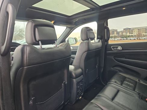 Used 2019 Jeep Grand Cherokee Limited w/ Luxury Group II image 18