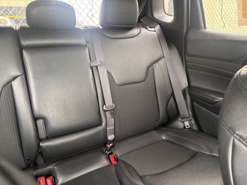 Used 2025 Jeep Compass Trailhawk AWD/4WD image 34