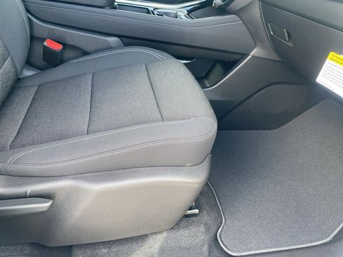 Used 2026 Chevrolet Traverse LT image 24