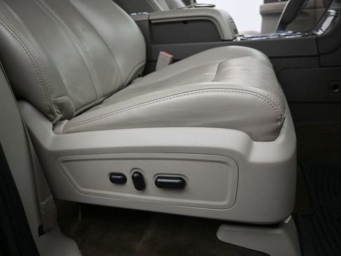 Used 2017 Lincoln Navigator Select image 16