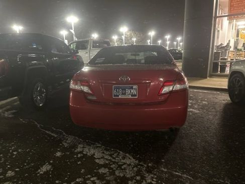 Used 2010 Toyota Camry LE image 4