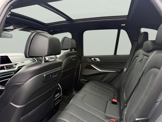 Used 2021 BMW X5 M50i AWD/4WD image 13