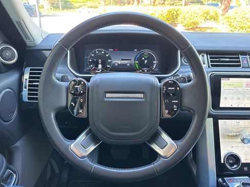 Used 2020 Land Rover Range Rover HSE image 17