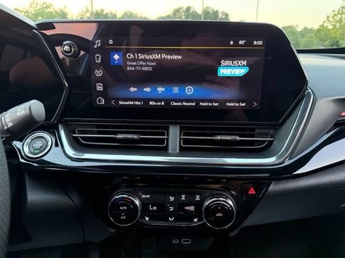 Used 2025 Chevrolet Trax RS w/ Sunroof Package FWD image 18