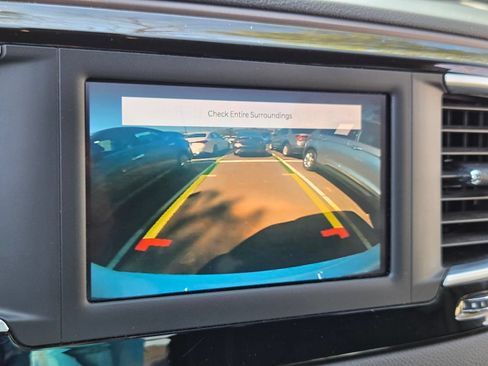 Used 2022 Chrysler Voyager LX FWD image 19