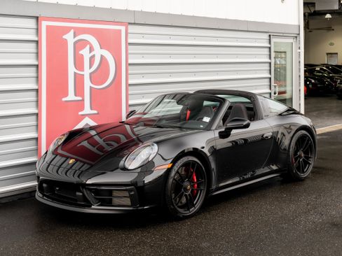 Used 2024 Porsche 911 Targa 4 GTS w/ Premium Package image 38
