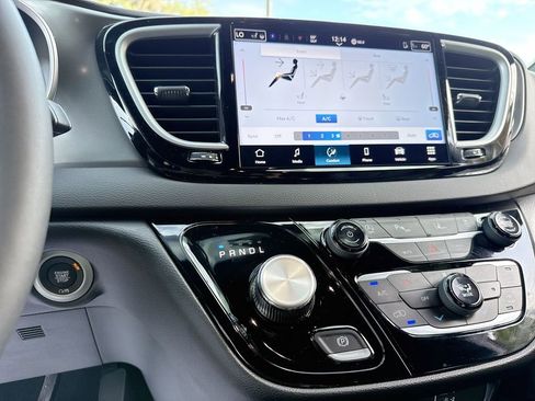 Used 2026 Chrysler Voyager LX image 18