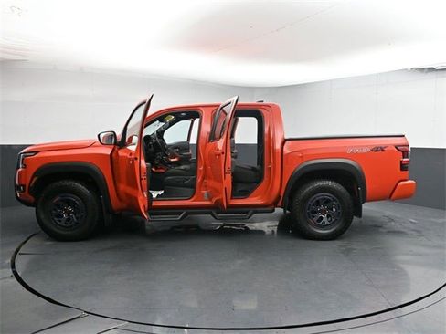 Used 2025 Nissan Frontier PRO-4X image 40