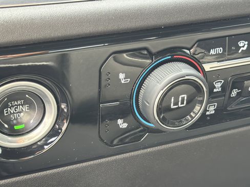 Used 2024 Chevrolet Silverado 1500 LT image 27