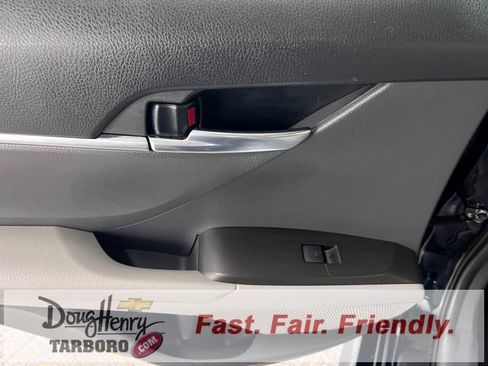 Used 2021 Toyota Camry SE image 31