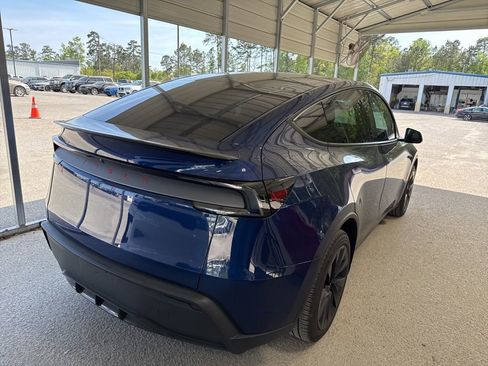 Used 2026 Tesla Model Y Long Range image 3