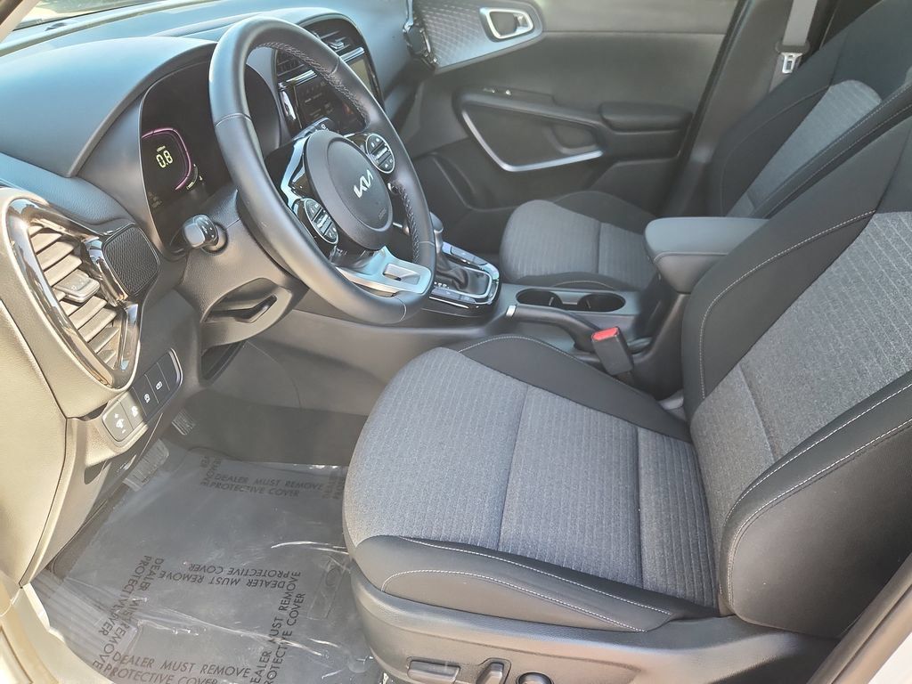 Used 2025 Kia Soul EX FWD image 7