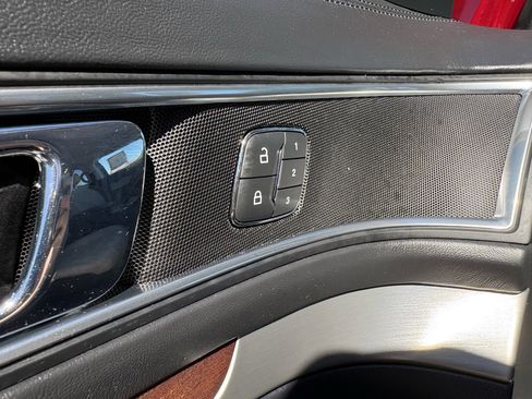 Used 2019 Ford Explorer Platinum image 17