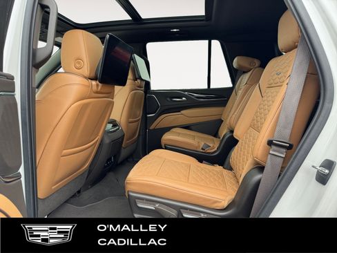 Used 2021 Cadillac Escalade Premium Luxury w/ LPO, Radiant Package image 11