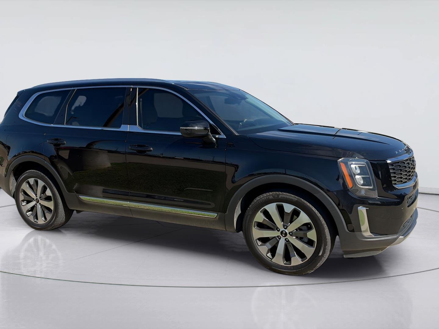 Used 2021 Kia Telluride EX w/ EX Premium Package FWD image 3