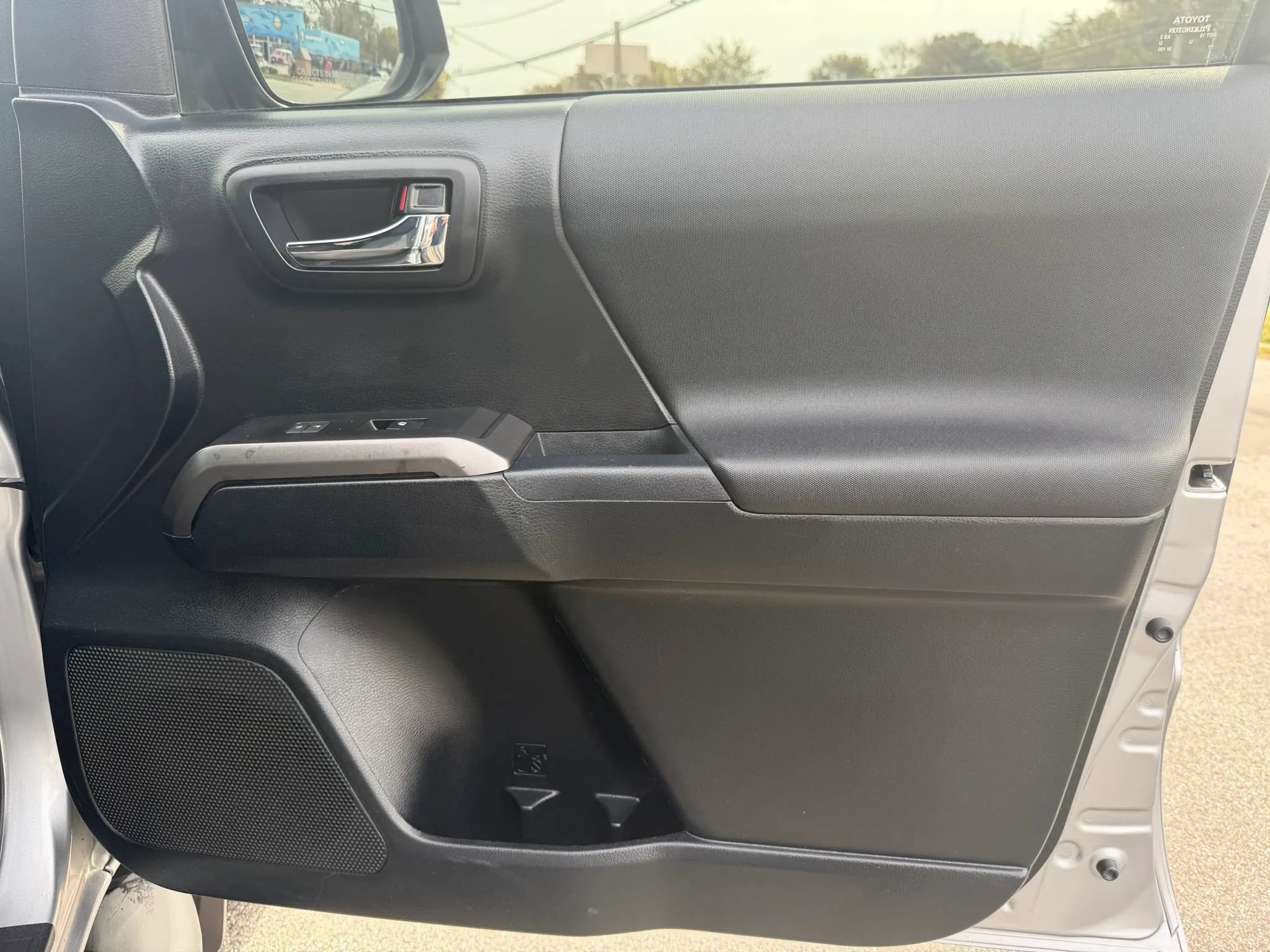 Used 2017 Toyota Tacoma TRD Sport w/ Tow Package AWD/4WD image 20