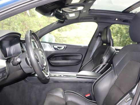 Used 2019 Volvo XC60 T5 R-Design w/ Protection Package Premier AWD/4WD image 12