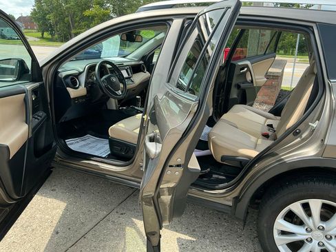 Used 2015 Toyota RAV4 Limited w/ Technology Package AWD/4WD image 9