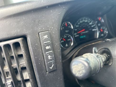 Used 2018 Chevrolet Express 2500 image 33