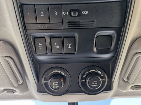 Used 2019 Toyota 4Runner TRD Off-Road Premium AWD/4WD image 27