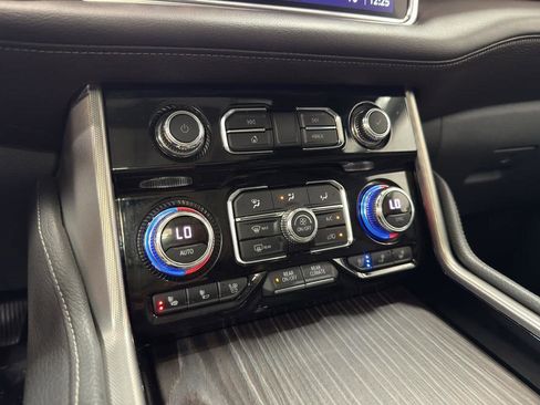 Used 2021 GMC Yukon Denali w/ Denali Premium Package AWD/4WD image 24