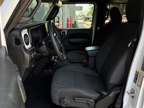 Used 2025 Jeep Wrangler Unlimited Sport AWD/4WD image 10
