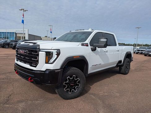 Used 2025 GMC Sierra 2500 AT4X image 4