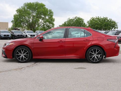 Used 2021 Toyota Camry SE w/ Cold Weather Package AWD/4WD image 8