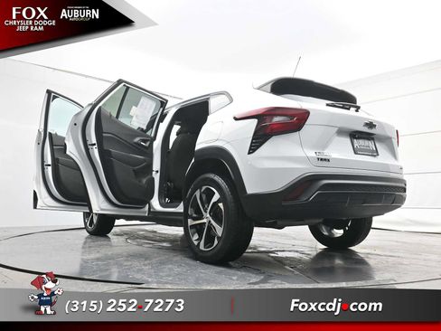 Used 2024 Chevrolet Trax RS image 36