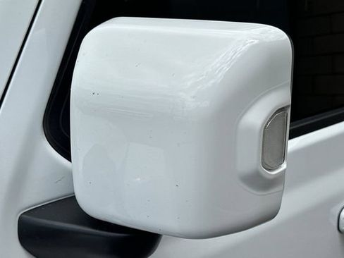 Used 2023 Jeep Wrangler Unlimited Sahara AWD/4WD image 8