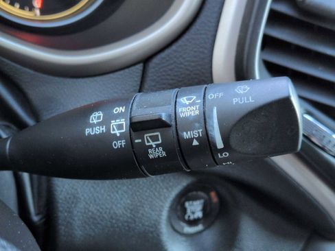 Used 2016 Jeep Cherokee Limited image 28