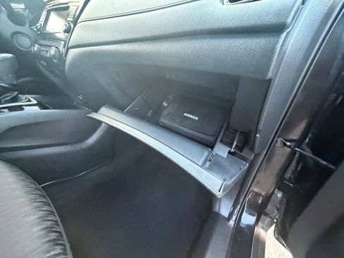 Used 2019 Nissan Rogue SV FWD image 34