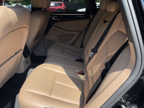 Used 2020 Porsche Macan AWD/4WD image 10