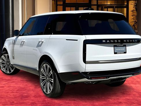 New 2025 Land Rover Range Rover SE image 2