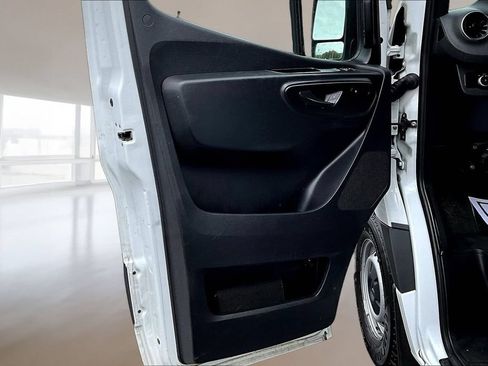 Used 2025 Mercedes-Benz Sprinter 2500 image 16
