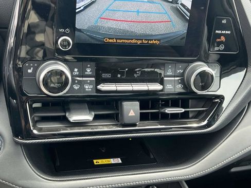 Used 2023 Toyota Highlander XSE AWD/4WD image 32