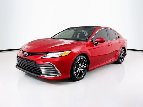 Used 2024 Toyota Camry XLE image 3
